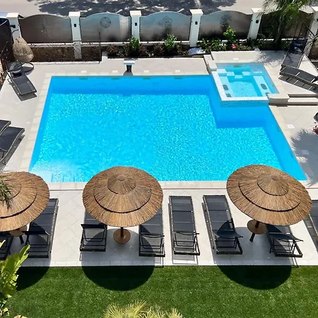 アパートホテル Aquamarina Con Jacuzzi Riservata & ポルト・ピノ