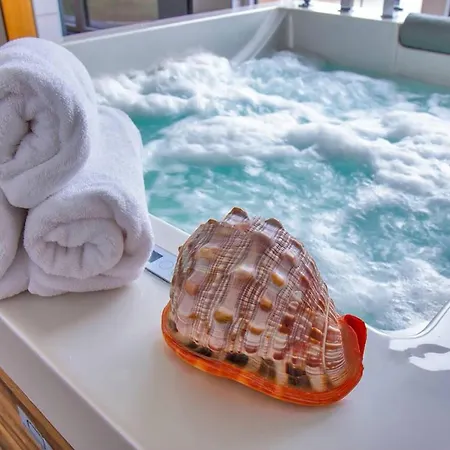 Aquamarina Con Jacuzzi & 4*