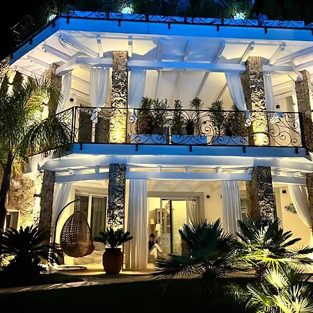 Апарт-отель Aquamarina Con Jacuzzi Riservata & 4*